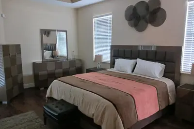 Image de Beautiful, spacious, family friendly private home! one