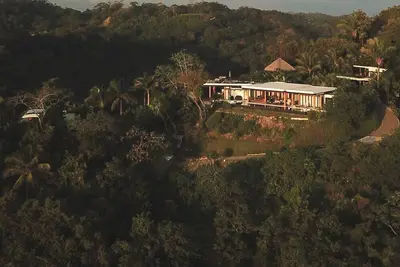 Image de Exclusive Private and Secure Luxury: 3 Villas, 5 Br, 3 Pools, Yoga & Jacuzzi