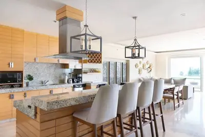 Image de Enjoy your stay at a luxury 2 bedroom condo