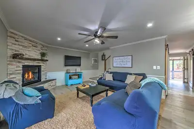Image de Mtn Escape w\/ Deck & Views - Near Race Track!