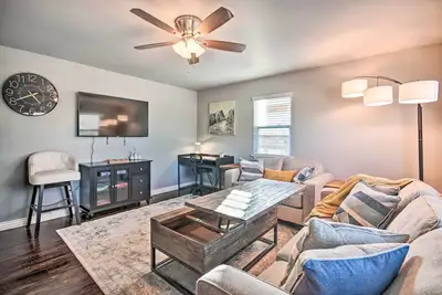 Image de Cozy Duplex, Walk to Bentonville City Square!