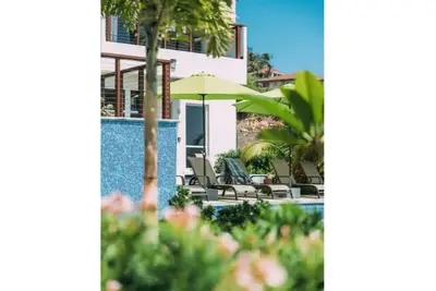Image de Apt #8 Luxurious 1br corner unit Frigate Bay, Ten-minute Walk to the Beach.
