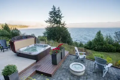 Image de Oceanfront/3bed/3bath\n2 adjacent suites/private hottub/amazing wild Pacific view