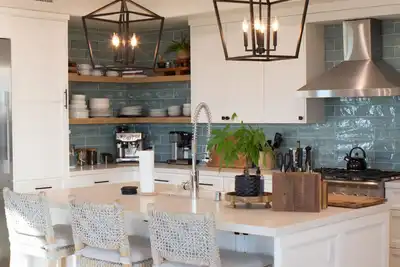 Image de Luxury meets location. Designed with a high-end guest in mind.