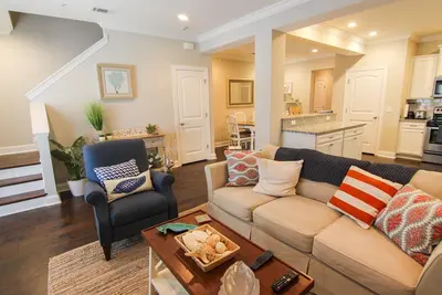 Image de Simple luxury in a stellar location!