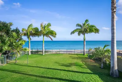 Image de Amazing beachfront home on O'ahu's famous Ewa Beach! All inquiries welcome.