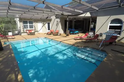 Image de Multi-family peaceful retreat home sleeps15 with heated pool near Crystal River!