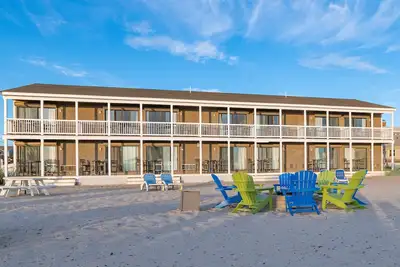 Image de Oceanfront getaway with Bay-view balcony, full kitchen, Ac,