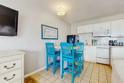 Image de Oceanfront suite with water-view patio, Ac, kitchenette & firepit - dogs welcome