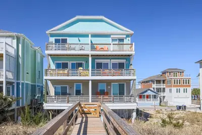 Image de Elegant beachfront escape with private boardwalk, free WiFi, & furnished balcony