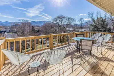 Image de Wonderful escape near town & hiking with firepit, free WiFi, & furnished deck