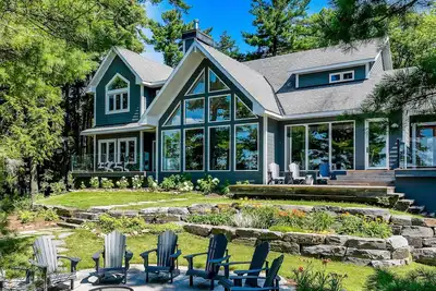 Image de 7 bdrm, 5 bath Luxury Cottage, Boathouse, Lake Muskoka, All day sun! Sunsets!