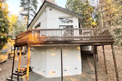 Image de “Our Hideaway Chalet” Mi-Wuk Village - Wifi Ac Heat Fireplace - Summer bookings!