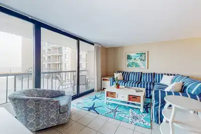 Image de Sea Colony oceanfront condo with WiFi, balcony, w/d, & pool/tennis