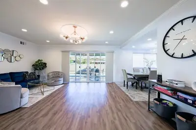 Image de 5br/3ba Cool Cozy Home w/Gate, Arcade & Fire Pit
