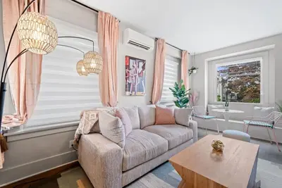 Image de Casa Picasso in North Capitol Hill- Rose Period