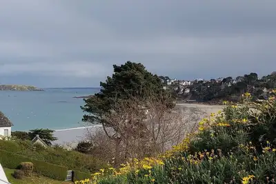 Image de Appartement avec balcon Vue Mer plage de Trestraou Ă Perros-Guirec