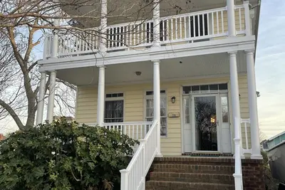 Modern spacious home one block from the beach