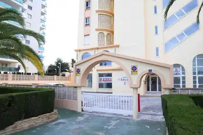 Joli appartement avec climatisation, Wifi, piscine, Tv, terrasse, animaux admis et parking