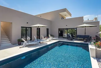 Image de Maison de vacances privée avec piscine privée, climatisation, Wifi, Tv, terrasse, vue panoramique