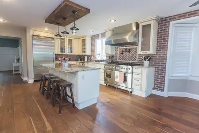 Image de Charm& Chic in Dt Lake Geneva Flexible Home Rental