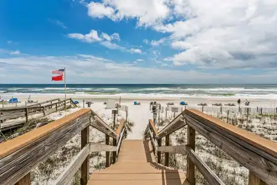 Image de Oceanfront Bliss 3br Condo w/ Balcony, Pool & Views from Every Bedroom