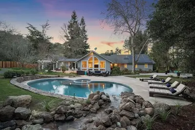 Private 1+ acre, Bocce, New Heated Pool and Hot Tub