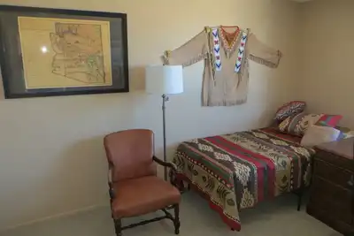 Image de Santa Fe style whole house in convenient location.