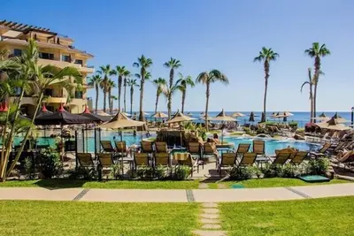 Image de New Listing! Ground-floor 3 Br, steps from pool, sand and sea!