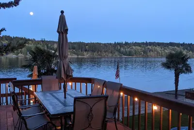 \"Ostrich Nest\" private island beachfront with Hot Tub and kayaks