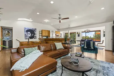 Image de Secluded Luxury home in Montclair Hills