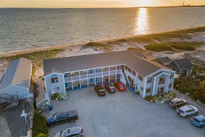 Image de Oceanfront gem with amazing beach views, Ac & WiFi - dogs welcome