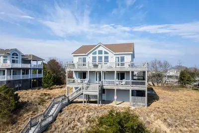 Image de Coastal gem with private pool, hot tub, decks &  tennis - near beach access