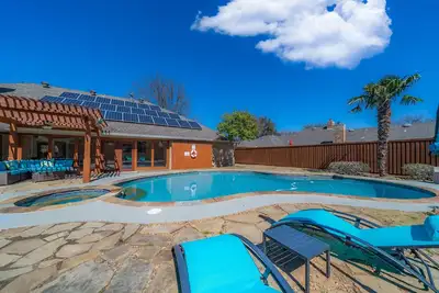 Image de One Story House, King Beds, Tv in all bedrooms, Desks, Grill and Pool.