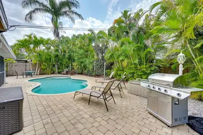 ‘Pelican Nest’, Tropical Naples Villa w/ Pool