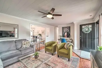 Image de Chic Bentonville Abode Close to Bike Trails!