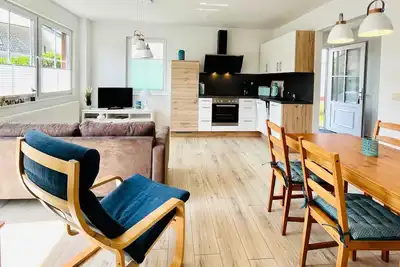 Image de Ferienappartement mit Terrasse Ankerplatz - KajĂĽte Jonas