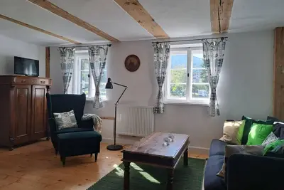 Image de Vacation apartment \"ApfelgrĂĽn\" - Holiday apartments in the LĂĽftlmalereck, Hennalahaus