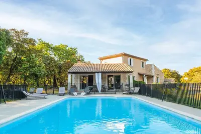 Image de Maison à louer, en campagne, piscine privée au calme