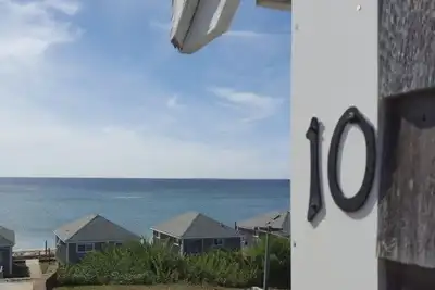 Image de Charming Cottage on the Bay - steps to private beach