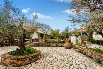 Image de Fairytale Blue-Chranoi Seaside Retreats Up to 8ppl