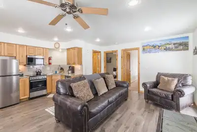 Image de Welcoming Mountain Condo- Steps Away from Main Street- Pet Friendly!