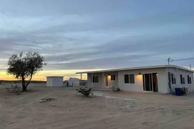 Image de Creosote House with Private Marble Hot Springs