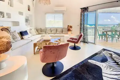 Image de Villa Palmira, spacieuse et élégante, à 4 min de la plage d’Orient Bay