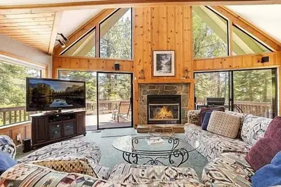 Image de Spacious Cabin Sleeps up to 12! - Sky High #86 by Bear Valley Vacation Rentals