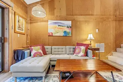 Image de Modern & Sleek Condo - Creekside #110 by Bear Valley Vacation Rentals