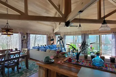 Image de \"Treehouse Cathedral\" in Blue Ridge Mountains, Nc