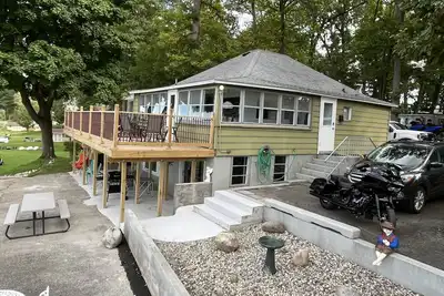 Image de Fully furnished cabin overlooking scenic Wabasis Lake