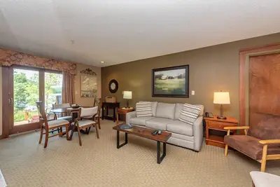 Image de Suites at Silver Tree A119: Studio Suite with Lake View and Private Balcony!