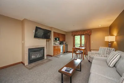 Image de Suites at Silver Tree A209: Studio Style Suite with Lake View, Free Wifi, and Ba
